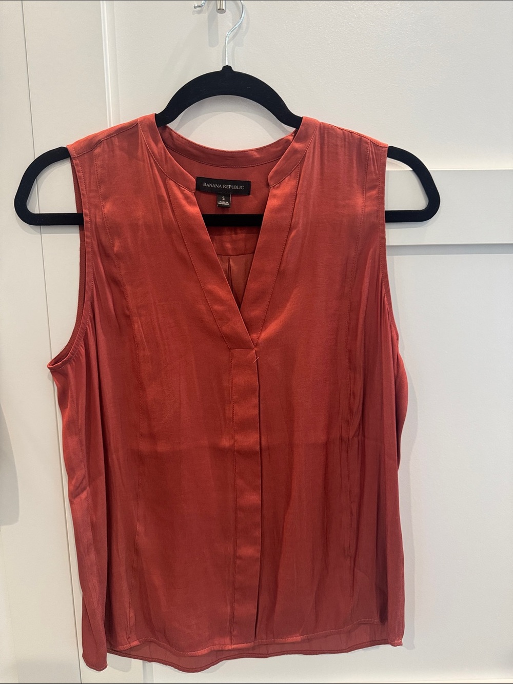 Banana Republic Burnt Orange Sleeveless V-Neck Satin Camisole